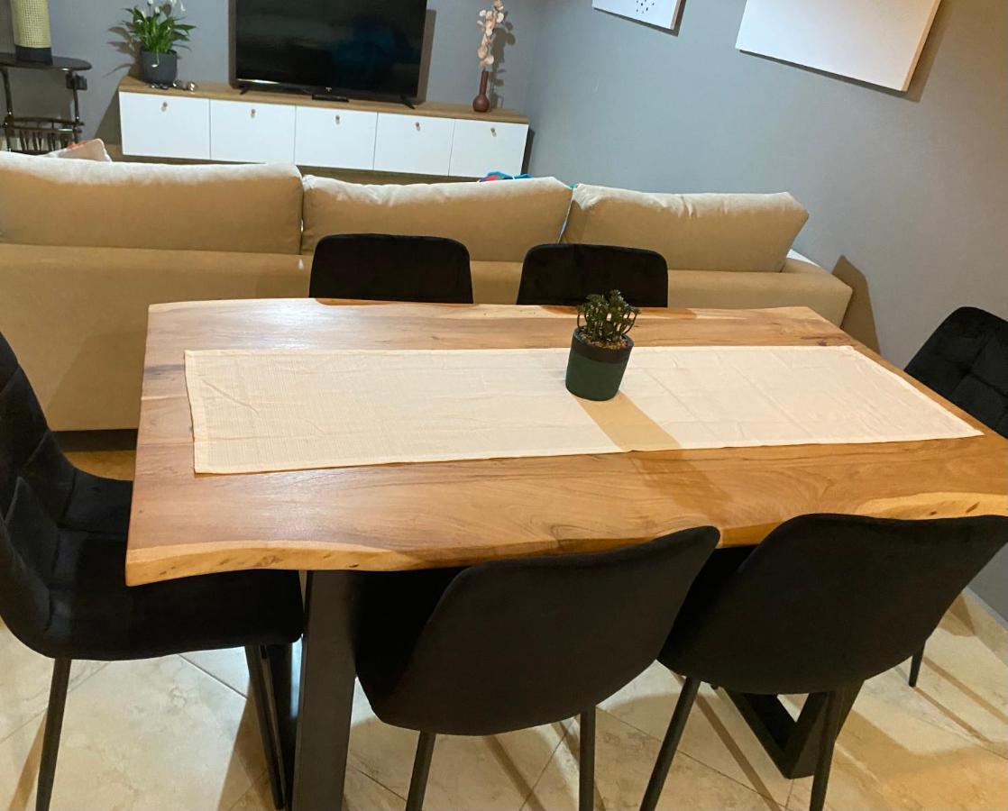 Marlis' Home Golem  Bagian luar foto