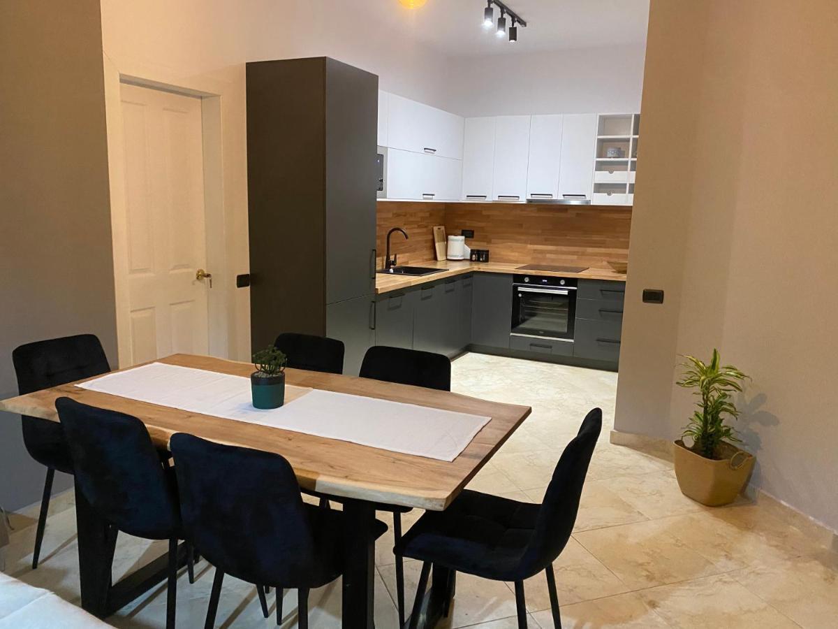 Marlis' Home Golem  Bagian luar foto