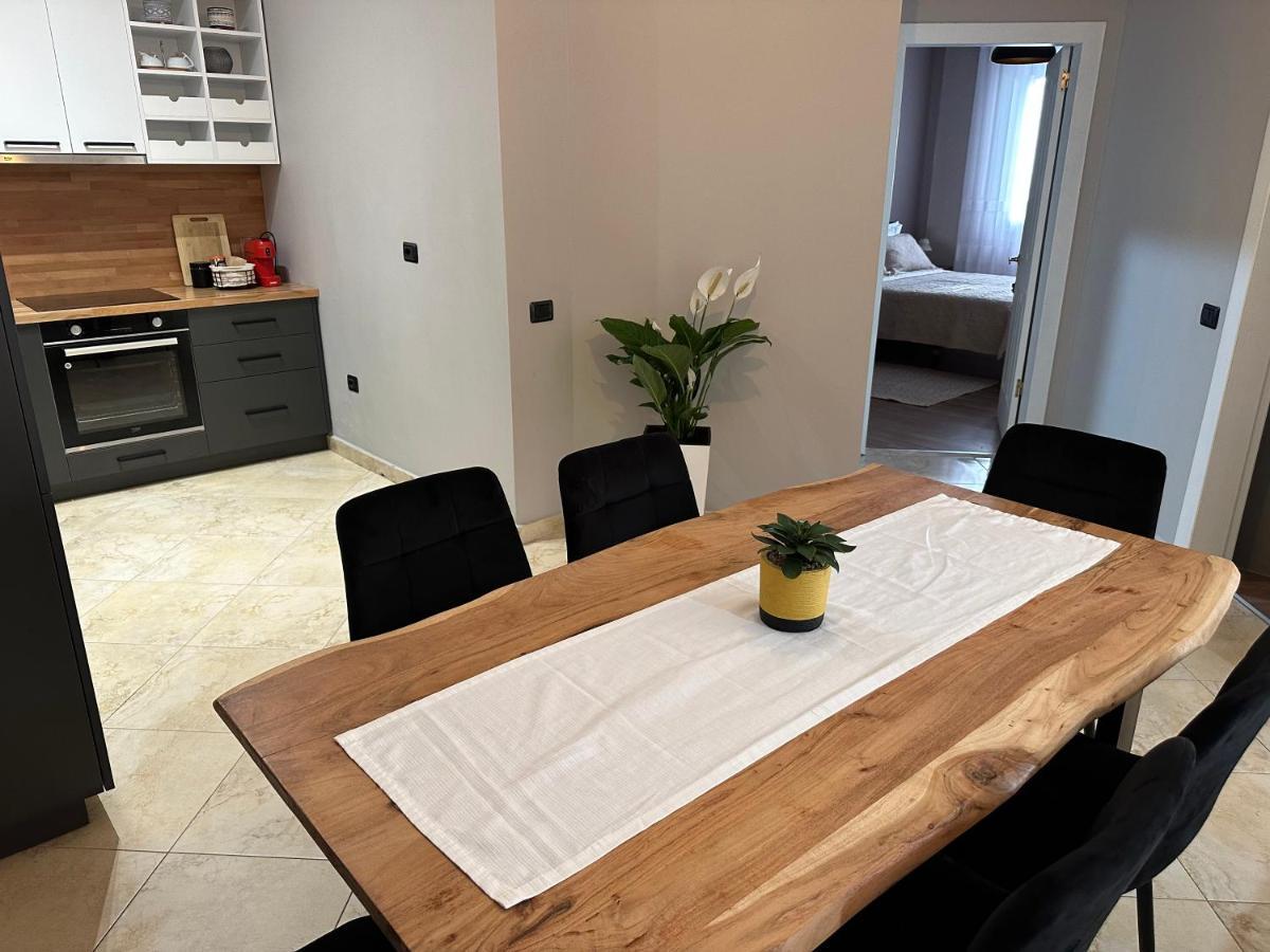 Marlis' Home Golem  Bagian luar foto