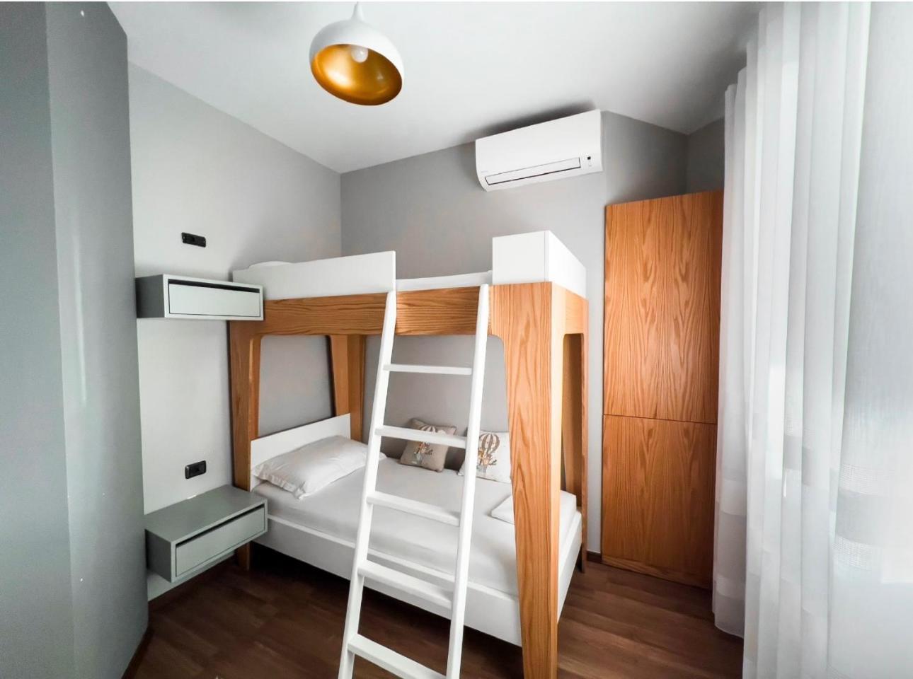 Marlis' Home Golem  Bagian luar foto